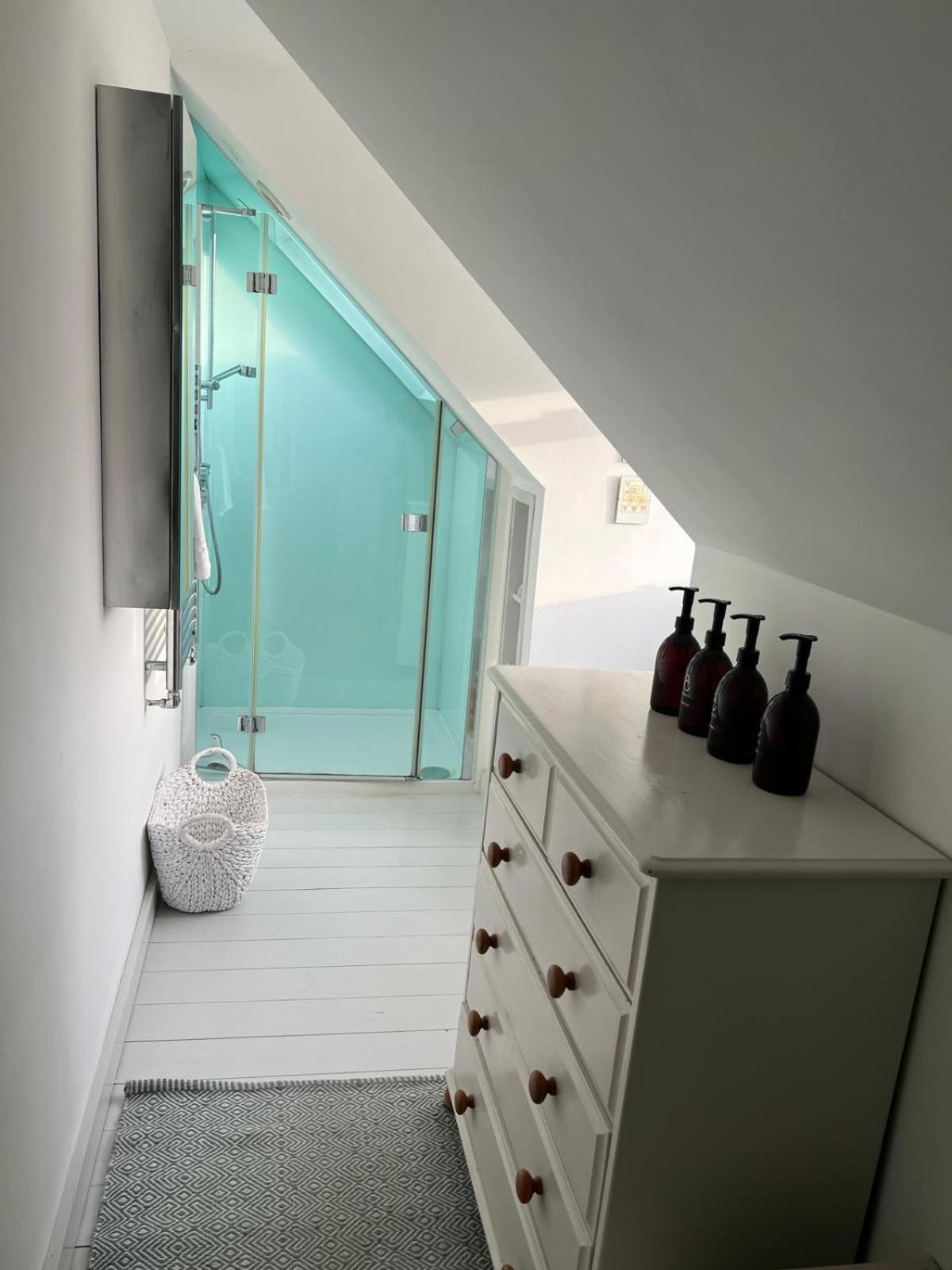 Billie'S Seaside Retreat Villa ไลม์รีจิส ภายนอก รูปภาพ